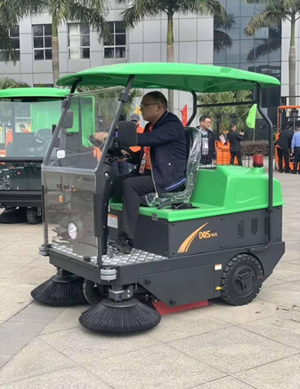 DQS electric sweeper
